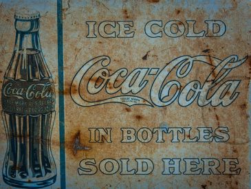 Coca-Cola Fiyat Listesi 2026: 2.5 Litre ve Kutu Kola Kaç TL?