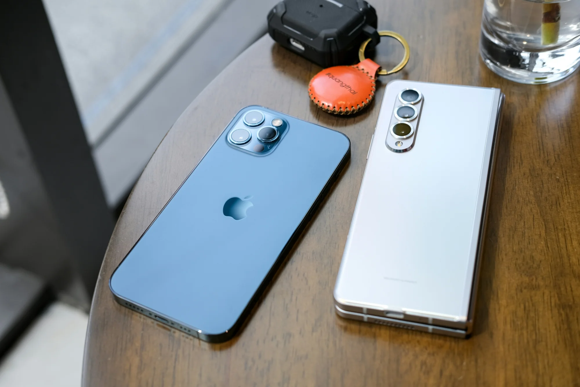 Ekran Teknolojisi: S22 vs iPhone 12