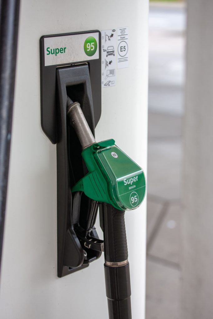 Shell FuelSave mi, V-Power mı? 2026 Fiyat ve Performans Analizi