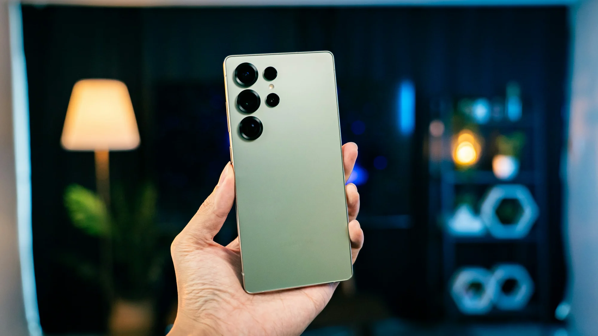 Samsung S25 Ultra Fiyatı Neden Mağazadan Mağazaya Farklılık Gösteriyor?