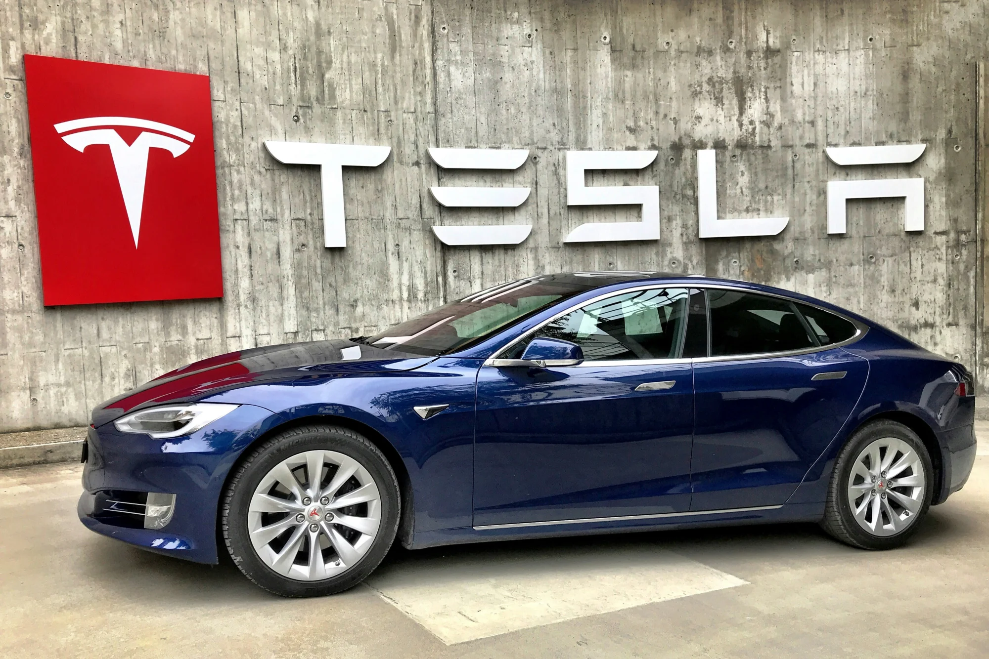 Tesla Fiyatları Neden Dalgalanıyor?