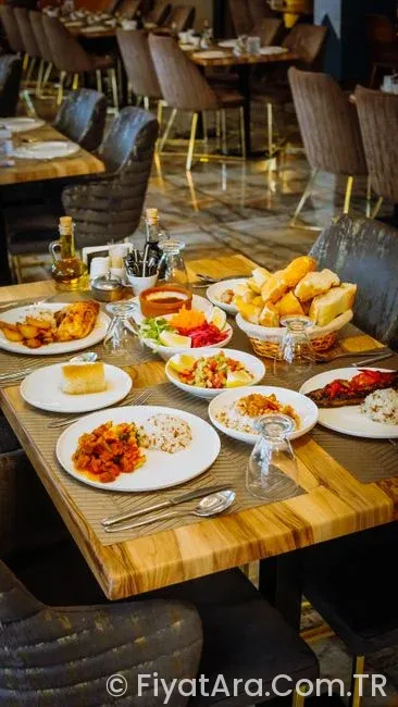 1000 TL ile Dört Kişi Nerede Yemek Yiyebilir? Popüler Restoranların Menü Karşılaştırması