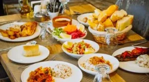 1000 TL ile Dört Kişi Nerede Yemek Yiyebilir? Popüler Restoranların Menü Karşılaştırması