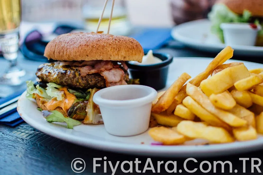Aynı Hamburger Menü Beş Markada Ne Kadar? Gramaj ve Fiyat Karşılaştırması