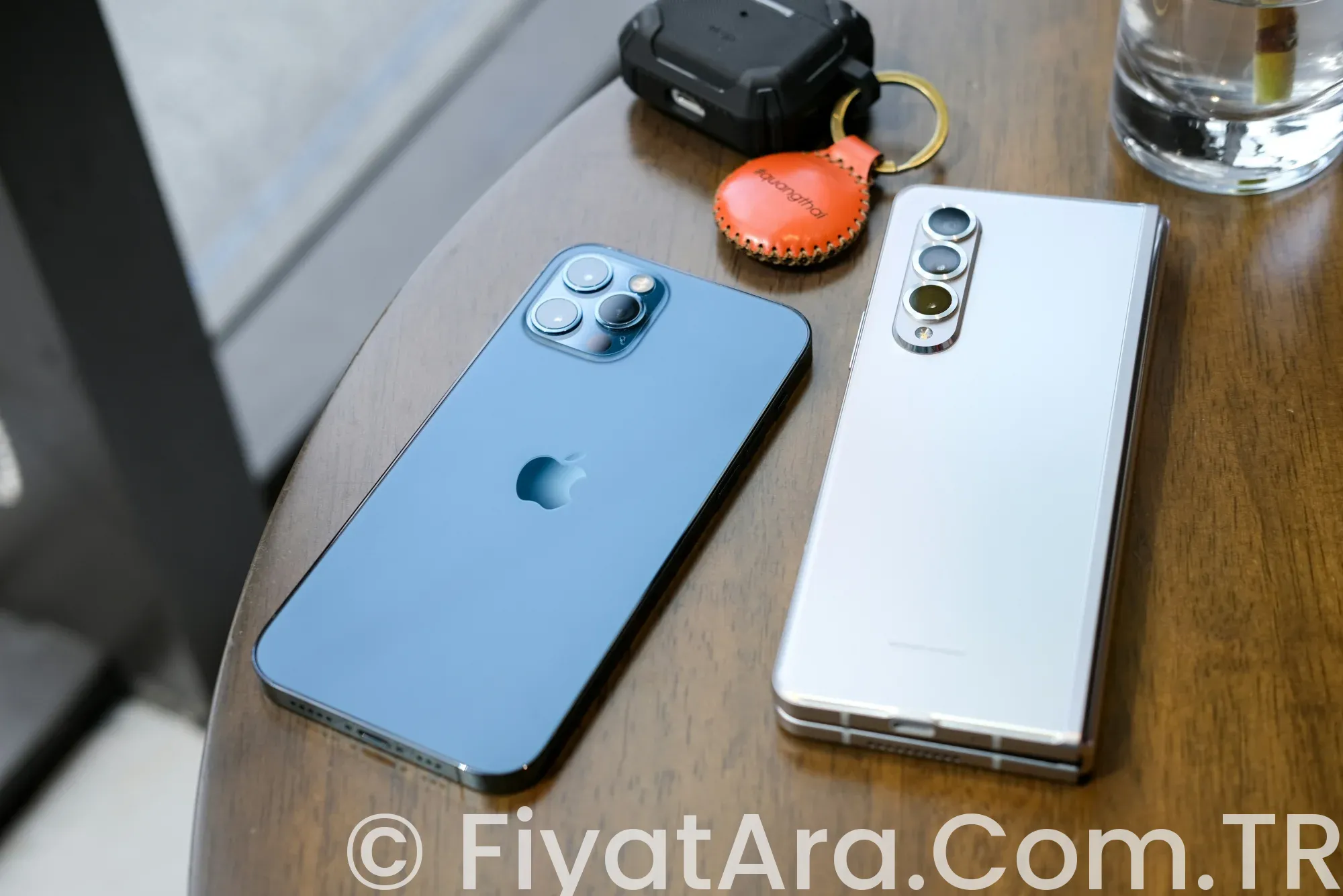 Ekran Teknolojisi: S22 vs iPhone 12