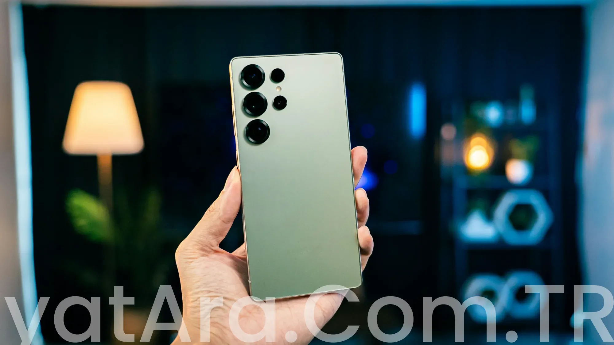 Samsung S25 Ultra Fiyatı Neden Mağazadan Mağazaya Farklılık Gösteriyor?