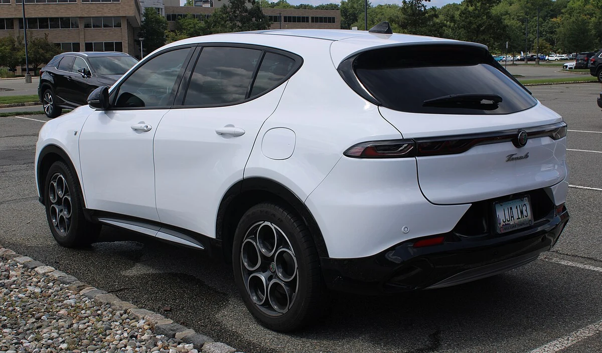Alfa Romeo Tonale Arka Tasarım ve Detay Çizgileri