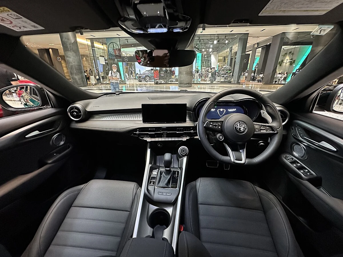 Alfa Romeo Tonale İç Mekan ve Kokpit Mimarisi