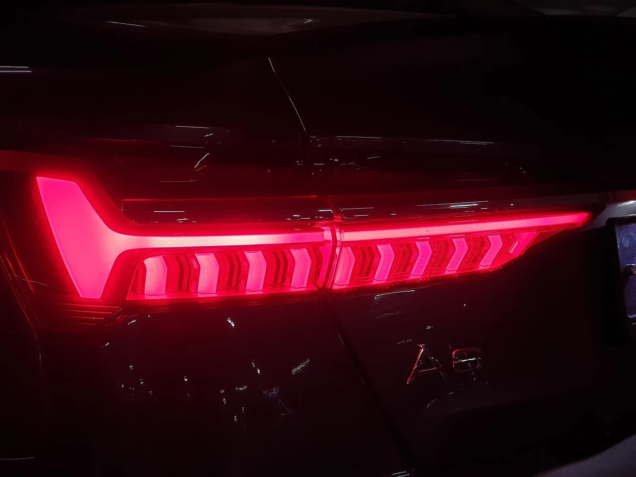 Audi A6 Sedan Arka Tasarım ve Bagaj Detayı