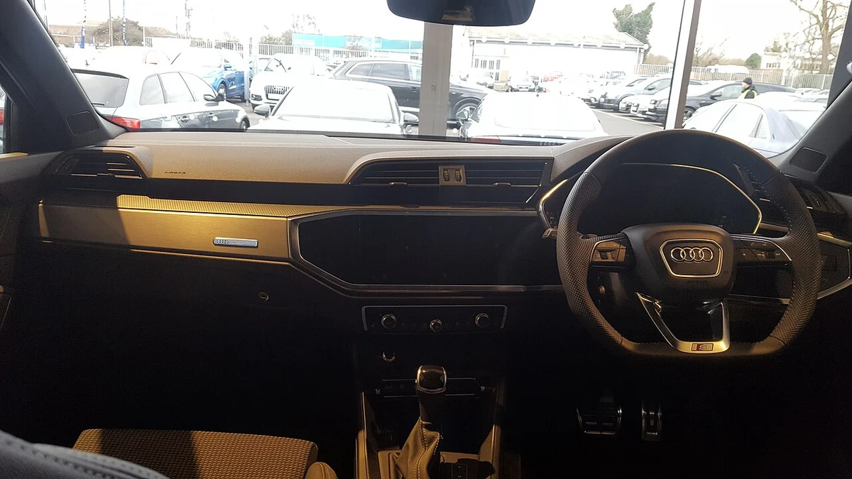 Audi Q3 ve Q3 Sportback İç Mekan ve Kokpit Mimarisi