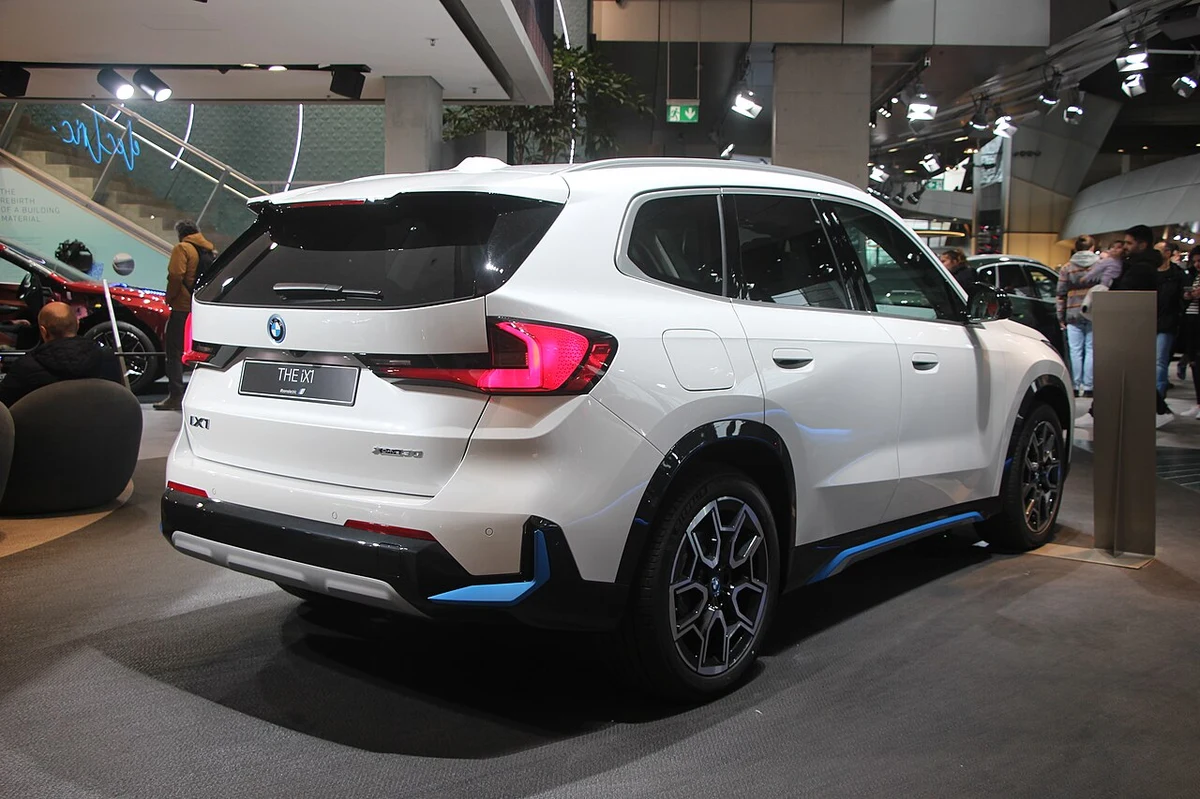 Yeni BMW X1 ve iX1 Arka Tasarım ve Detay Çizgileri