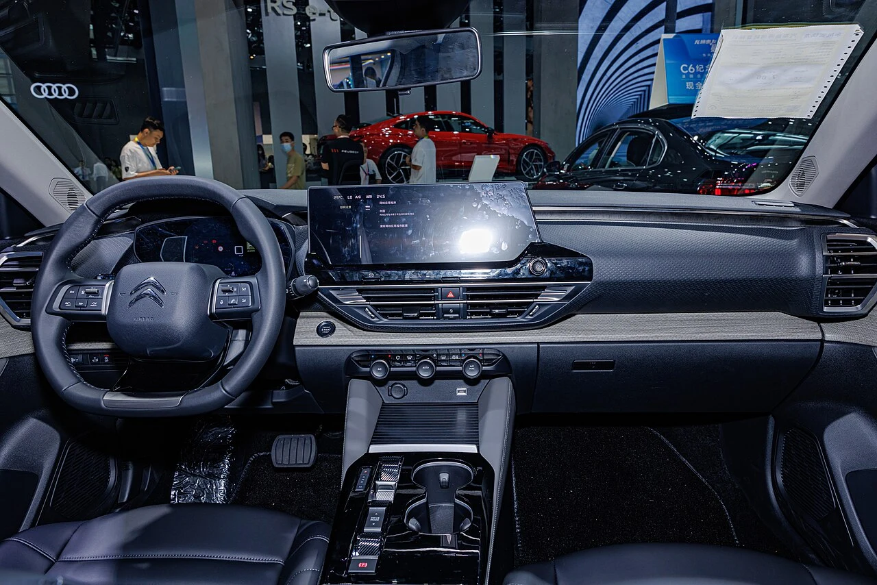 Citroën C4 ve C4 X İç Mekan ve Kokpit Mimarisi