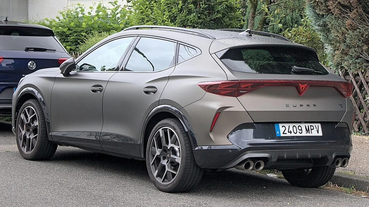Yeni Cupra Formentor Arka Tasarım ve Detay Çizgileri