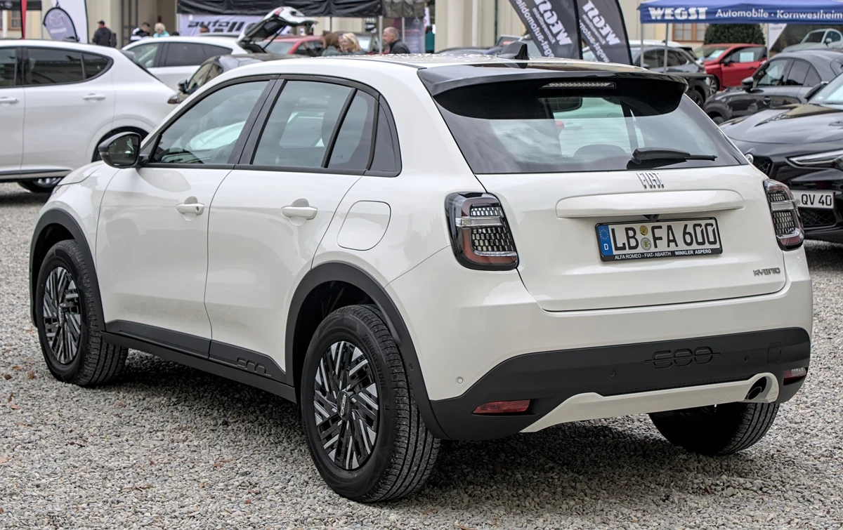 Fiat 600 Arka Tasarım ve Detay Çizgileri