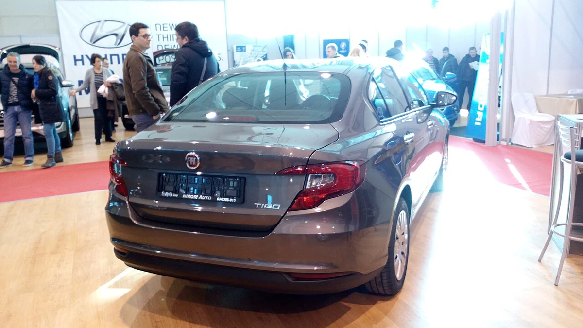 Fiat Egea Sedan Arka Tasarım ve Detay Çizgileri