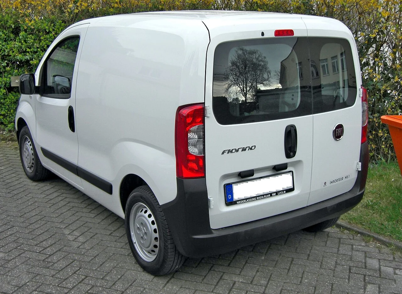 Fiat Fiorino Combi Arka Tasarım ve Bagaj Yükleme Alanı