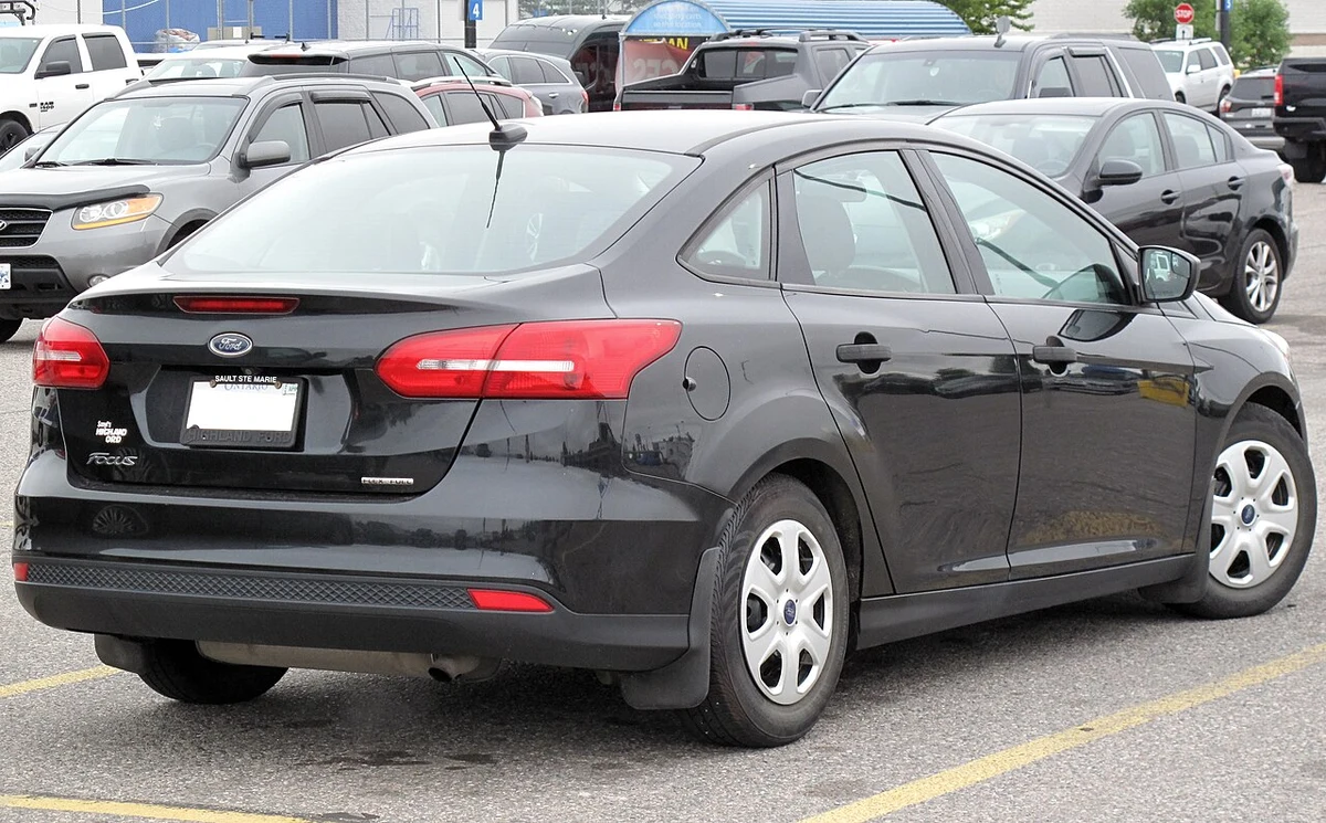 Ford Focus Sedan ve Hatchback Arka Tasarım ve Detay Çizgileri