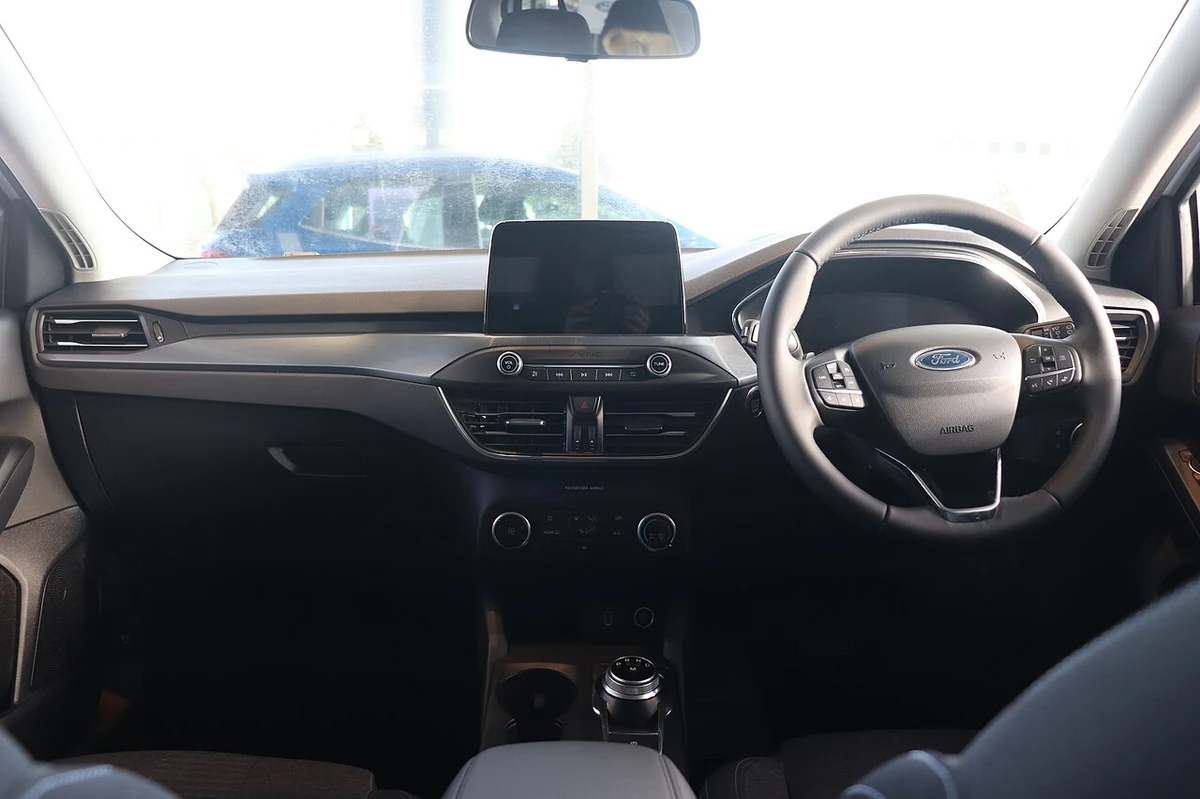 Ford Focus Sedan ve Hatchback İç Mekan ve Kokpit Mimarisi
