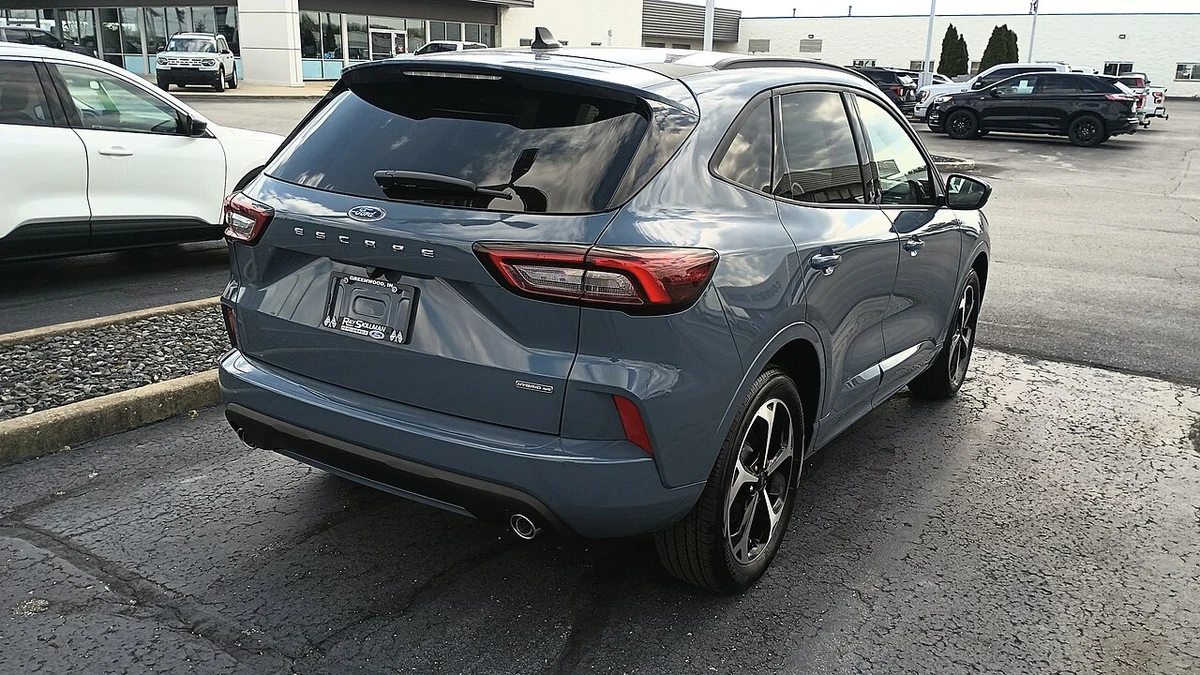 Yeni Ford Kuga Arka Tasarım ve Detay Çizgileri
