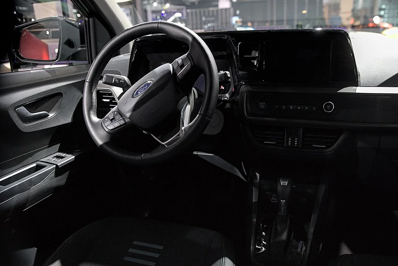 Yeni Ford Tourneo Courier Kokpit ve İç Mekan Konforu