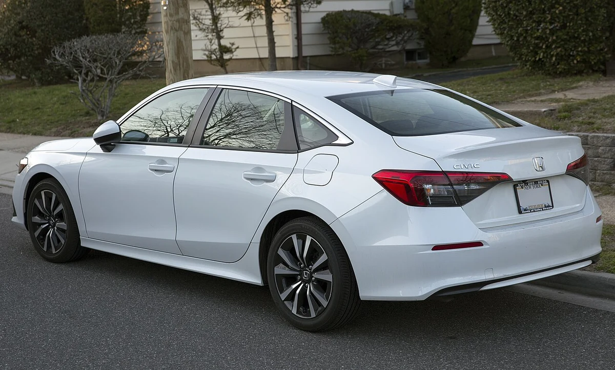 Honda Civic Sedan Arka Tasarım ve Detay Çizgileri