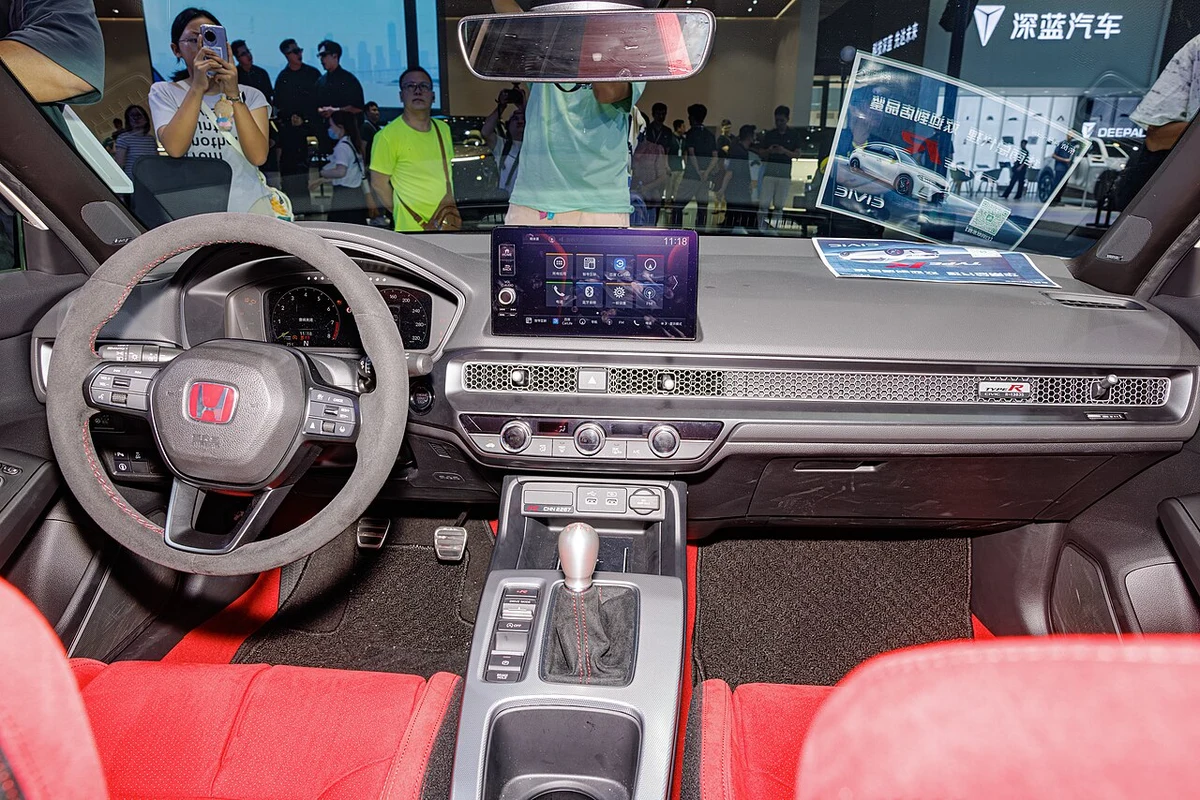 Honda Civic Sedan İç Mekan ve Kokpit Mimarisi