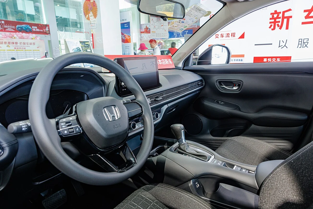 Honda ZR-V e:HEV İç Mekan ve Kokpit Mimarisi