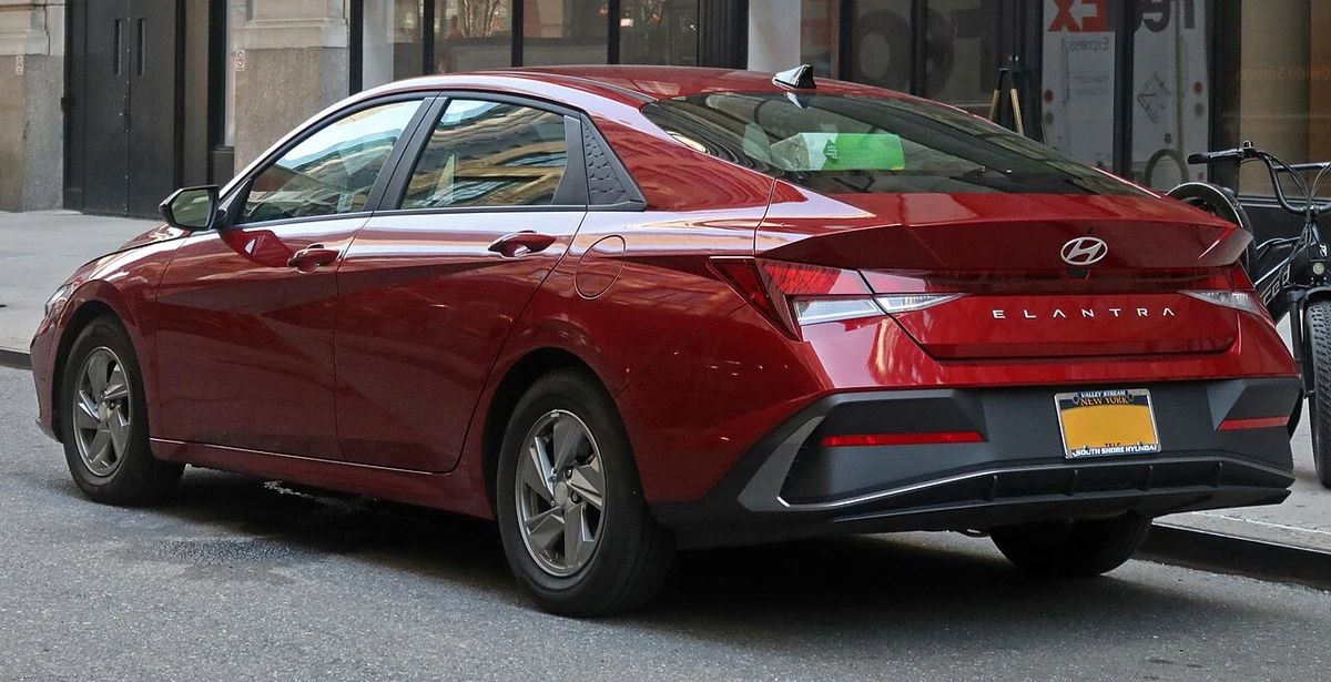 Yeni Hyundai Elantra Arka Tasarım ve Detay Çizgileri