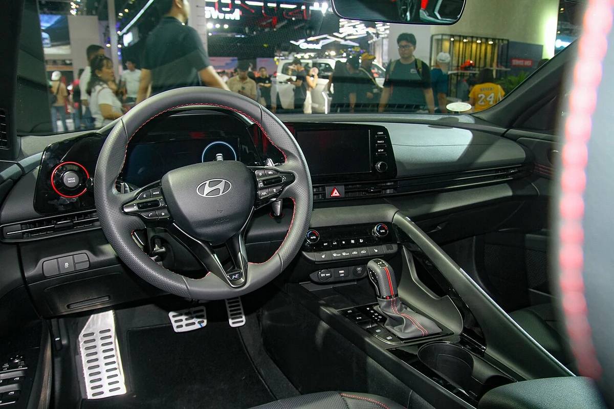 Yeni Hyundai Elantra İç Mekan ve Kokpit Mimarisi