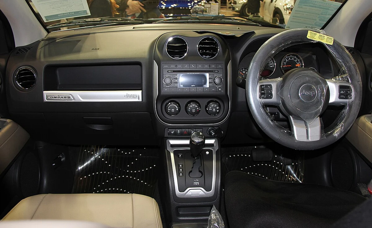 Jeep Compass 4xe ve e-Hybrid İç Mekan ve Kokpit Mimarisi