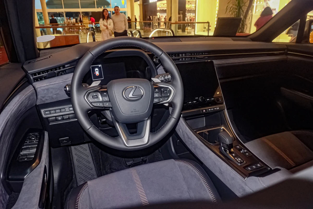 Lexus LBX İç Mekan ve Kokpit Mimarisi