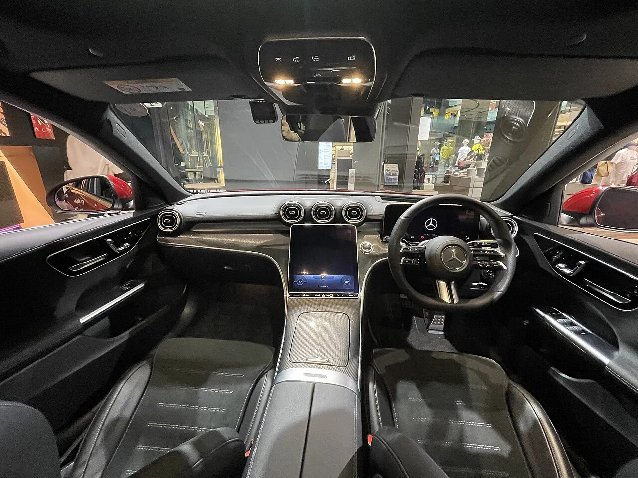 Mercedes-Benz C-Serisi İç Mekan ve Kokpit Teknolojisi