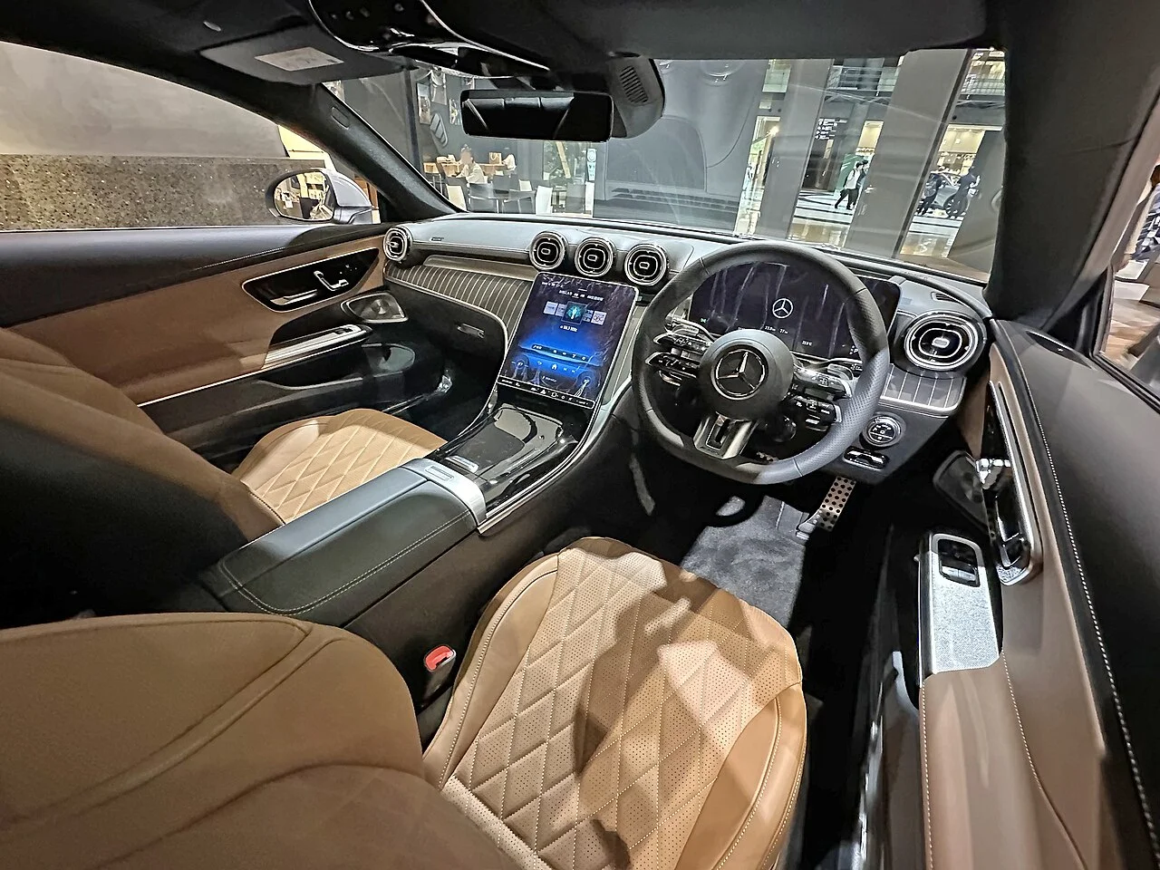 Yeni Mercedes-Benz CLE Coupé İç Mekan ve Spor Kokpit