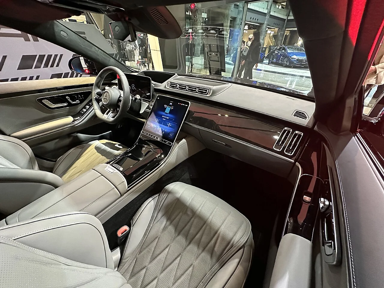 Yeni Mercedes-Benz S-Serisi İç Mekan ve Birinci Sınıf Makam Konforu