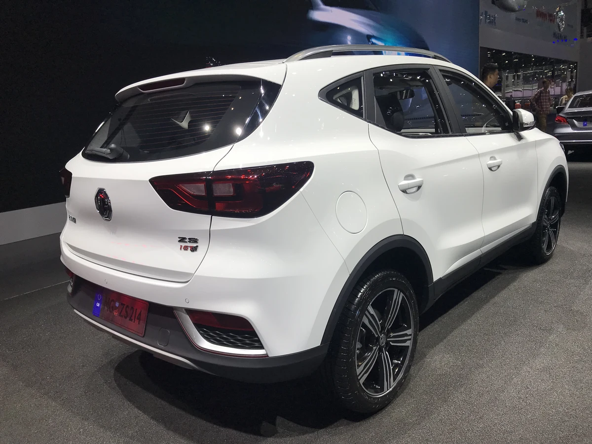 MG ZS Arka Tasarım ve Detay Çizgileri