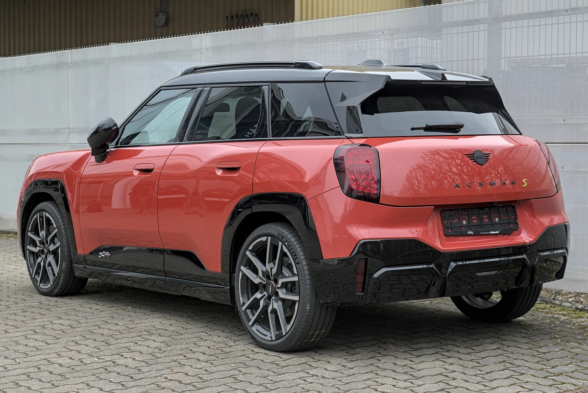 MINI Aceman Arka Tasarım ve Detay Çizgileri