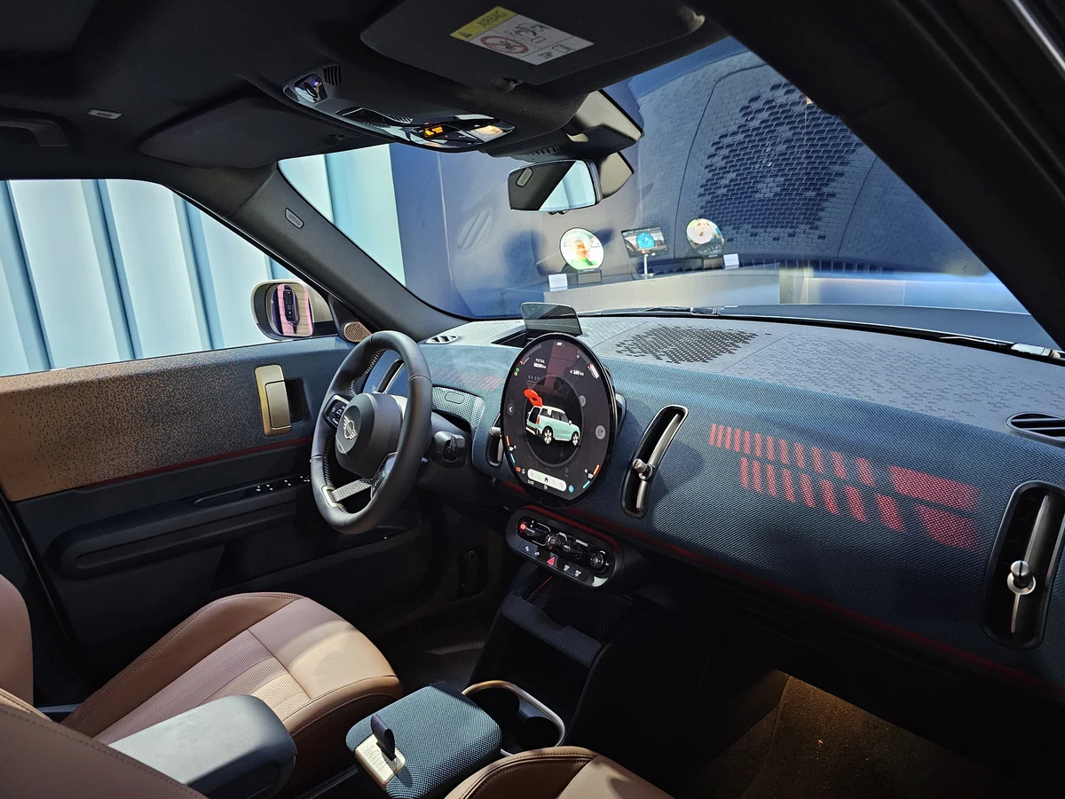 MINI Countryman İç Mekan ve Kokpit Mimarisi