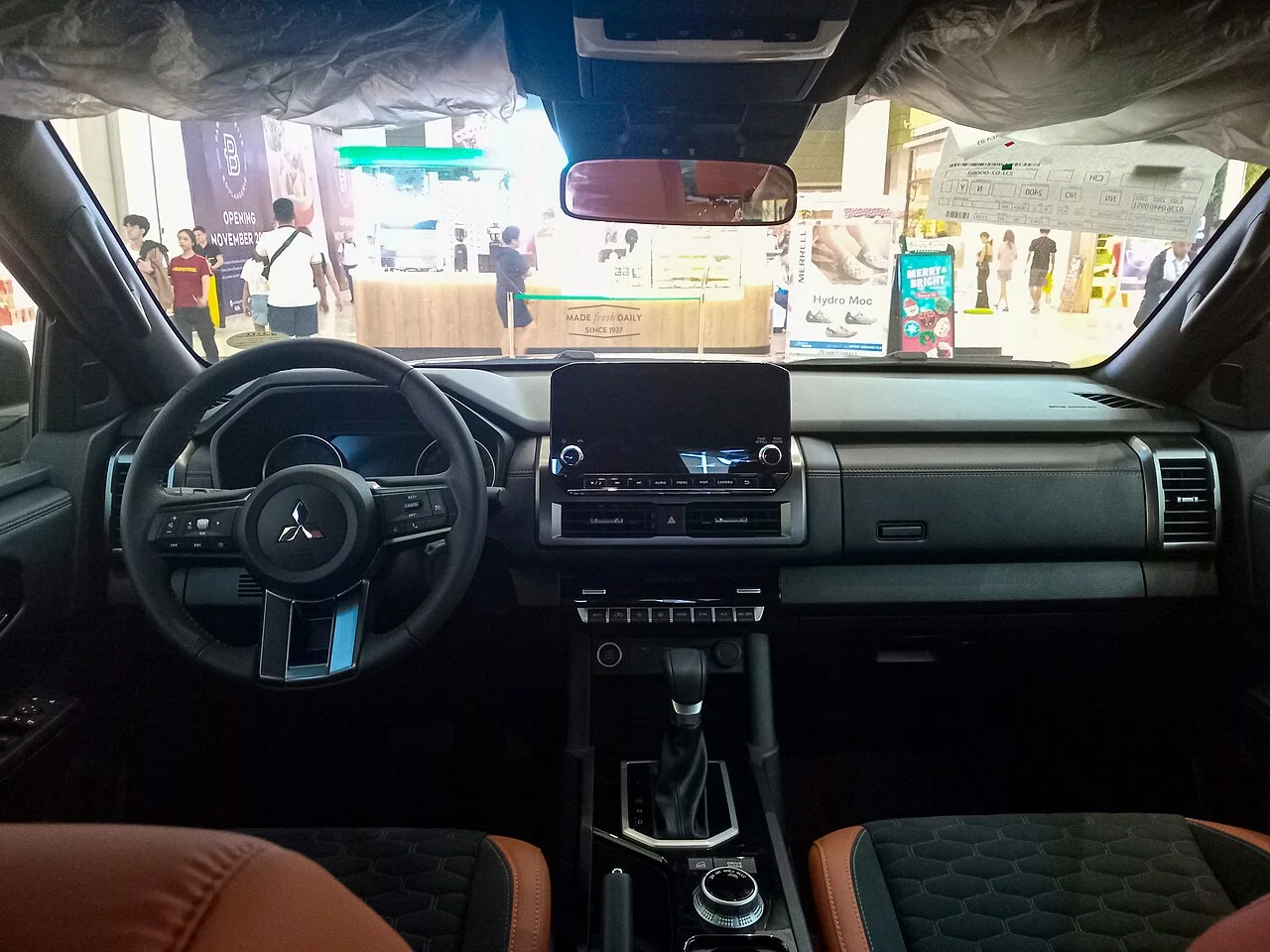Yeni Mitsubishi L200 Kokpit ve İç Mekan Konforu