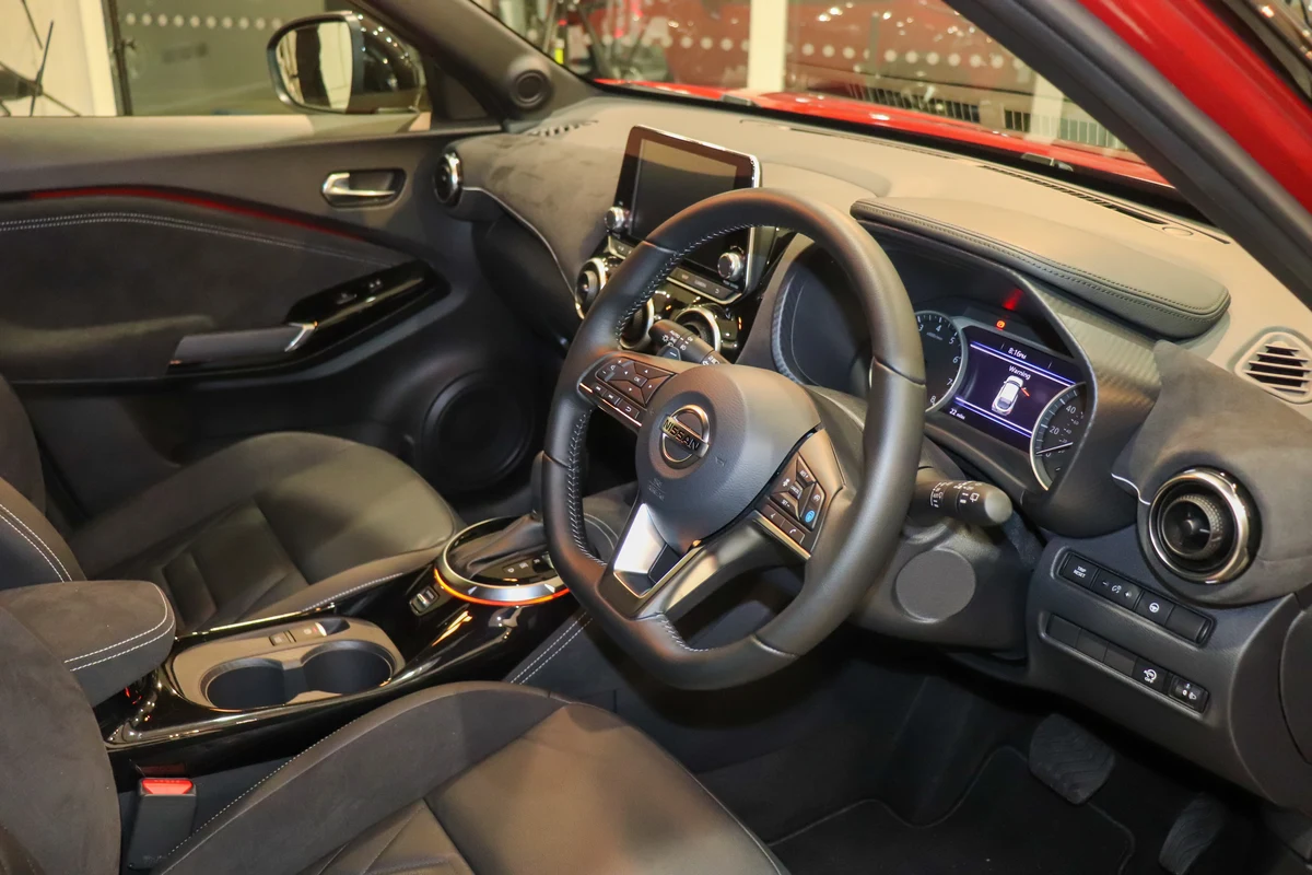 Nissan Juke İç Mekan ve Kokpit Mimarisi