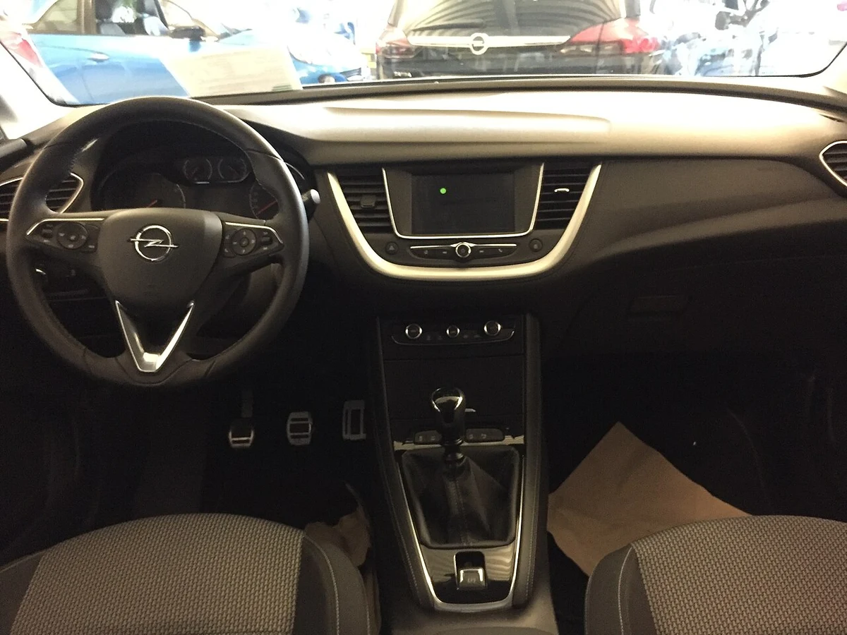 Yeni Opel Grandland İç Mekan ve Kokpit Mimarisi