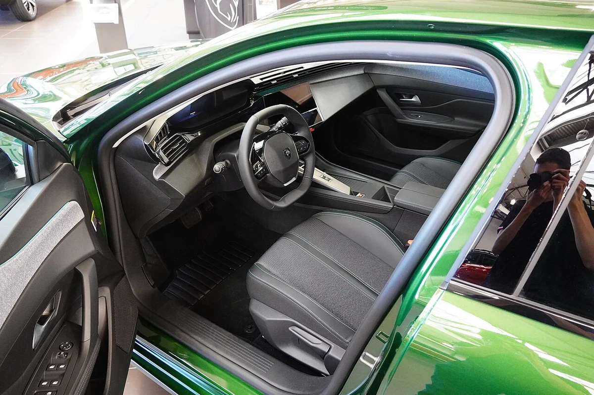 Yeni Peugeot 308 İç Mekan ve Kokpit Mimarisi