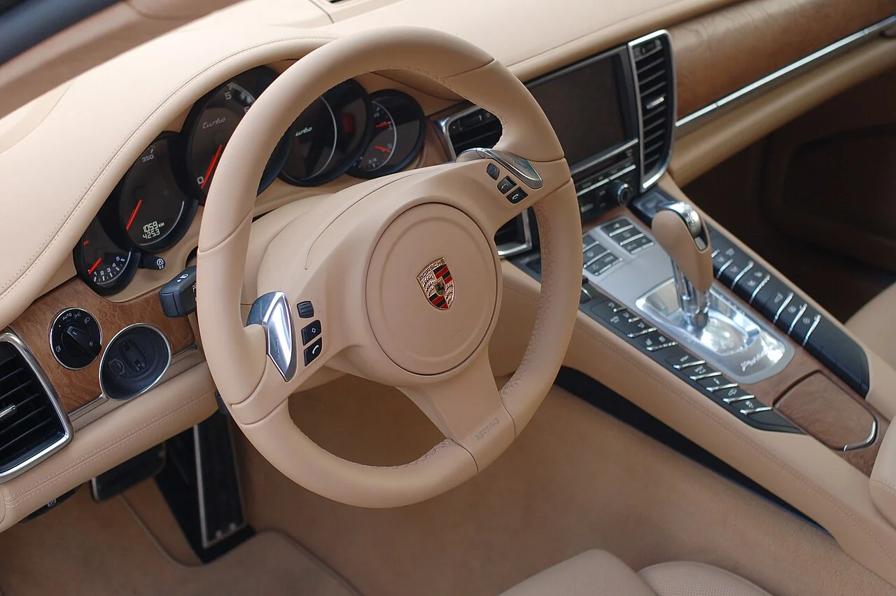 Yeni Porsche Panamera İç Mekan ve Birinci Sınıf Makam Konforu