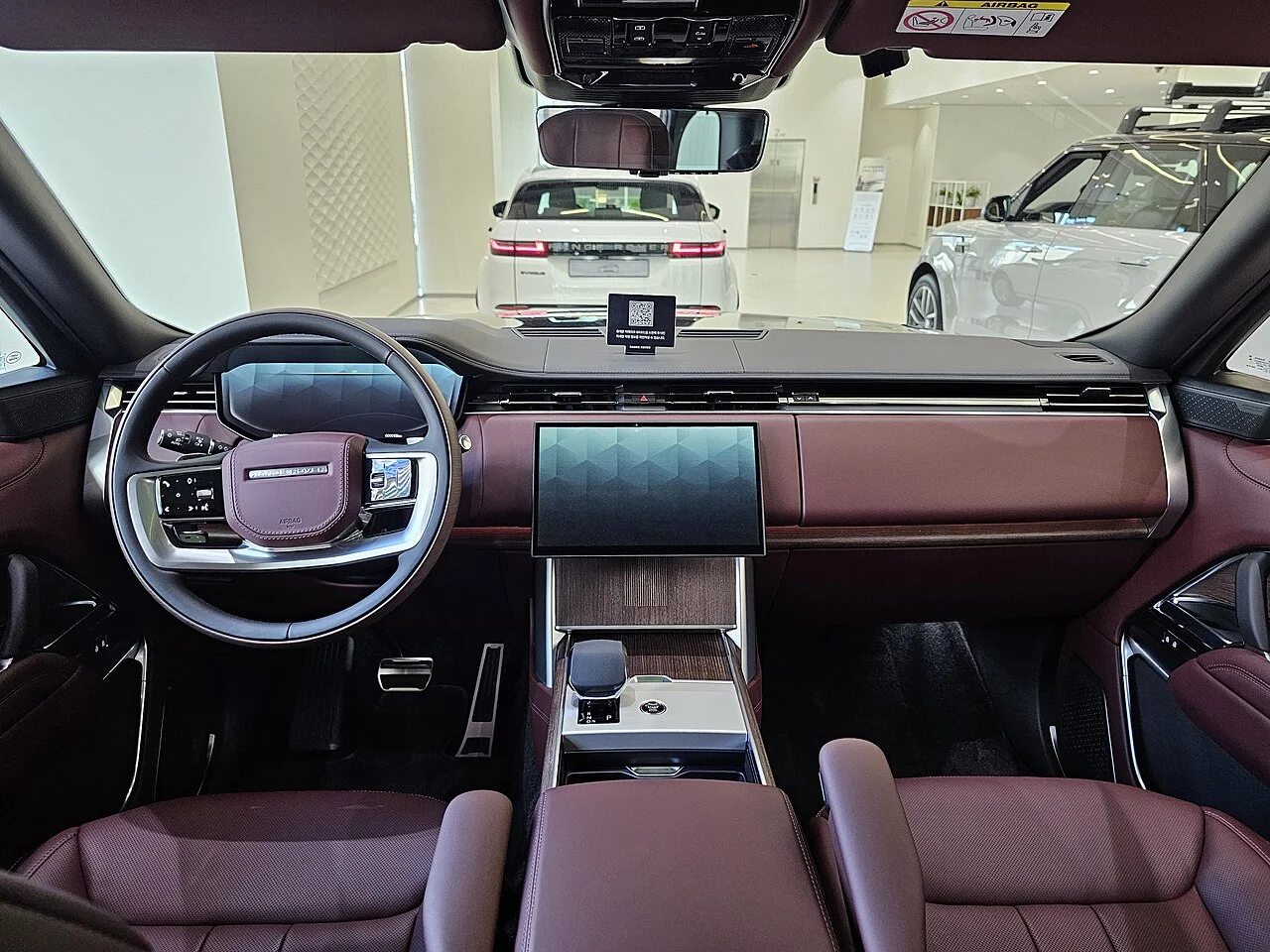 Yeni Range Rover İç Mekan ve Birinci Sınıf Makam Konforu