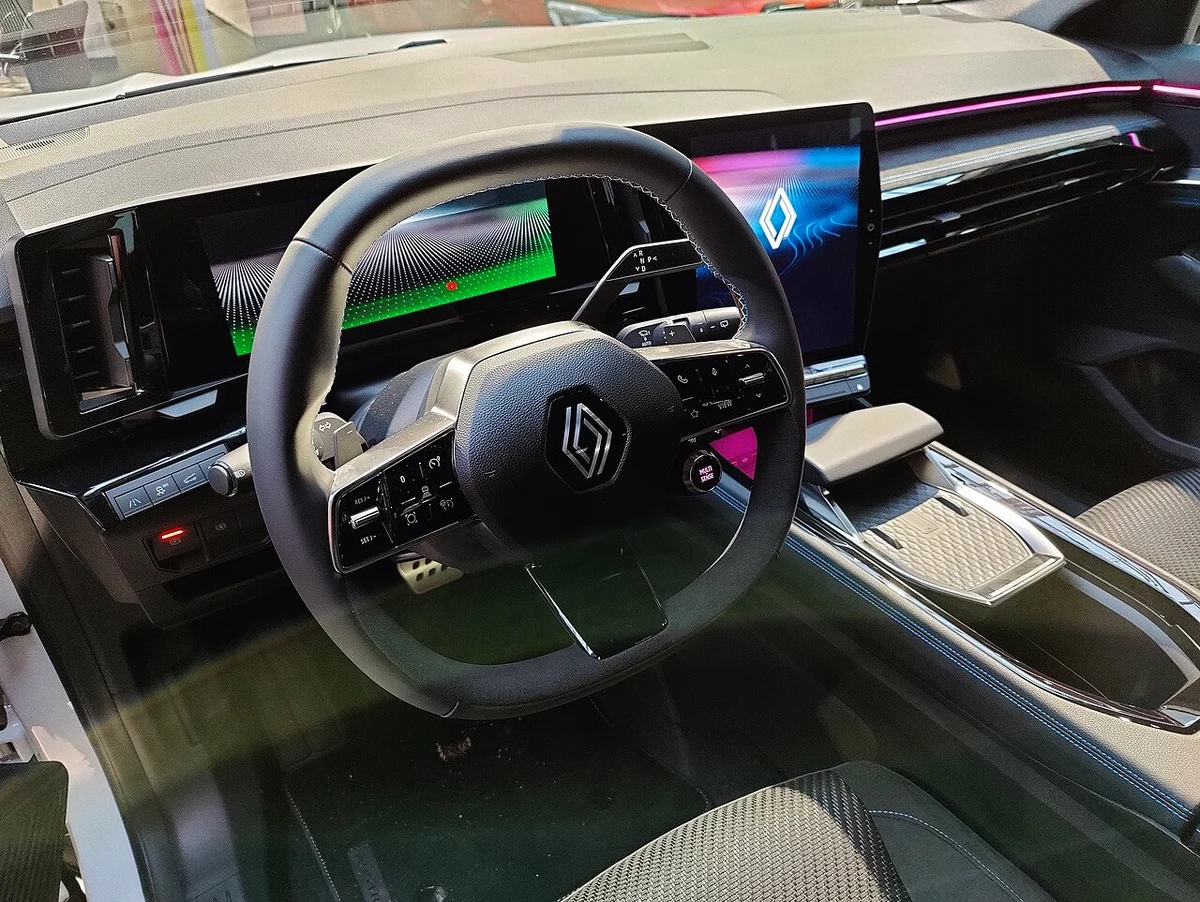 Renault Austral İç Mekan ve Kokpit Mimarisi