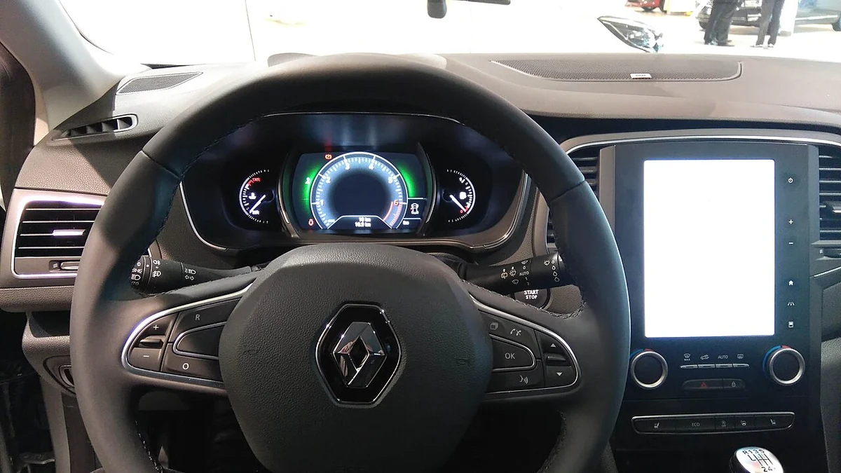 Renault Megane Sedan İç Mekan ve Kokpit Mimarisi