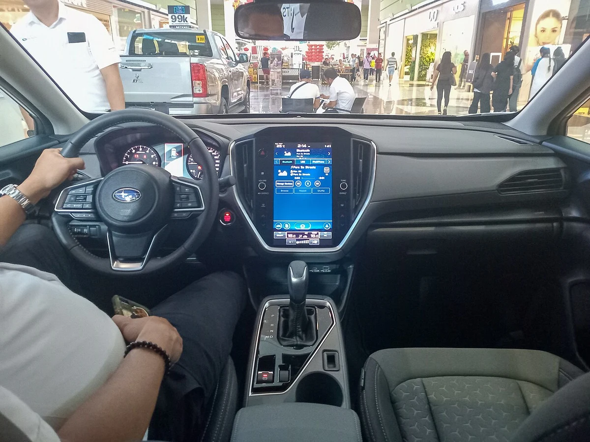 Subaru Crosstrek e-Boxer İç Mekan ve Kokpit Mimarisi
