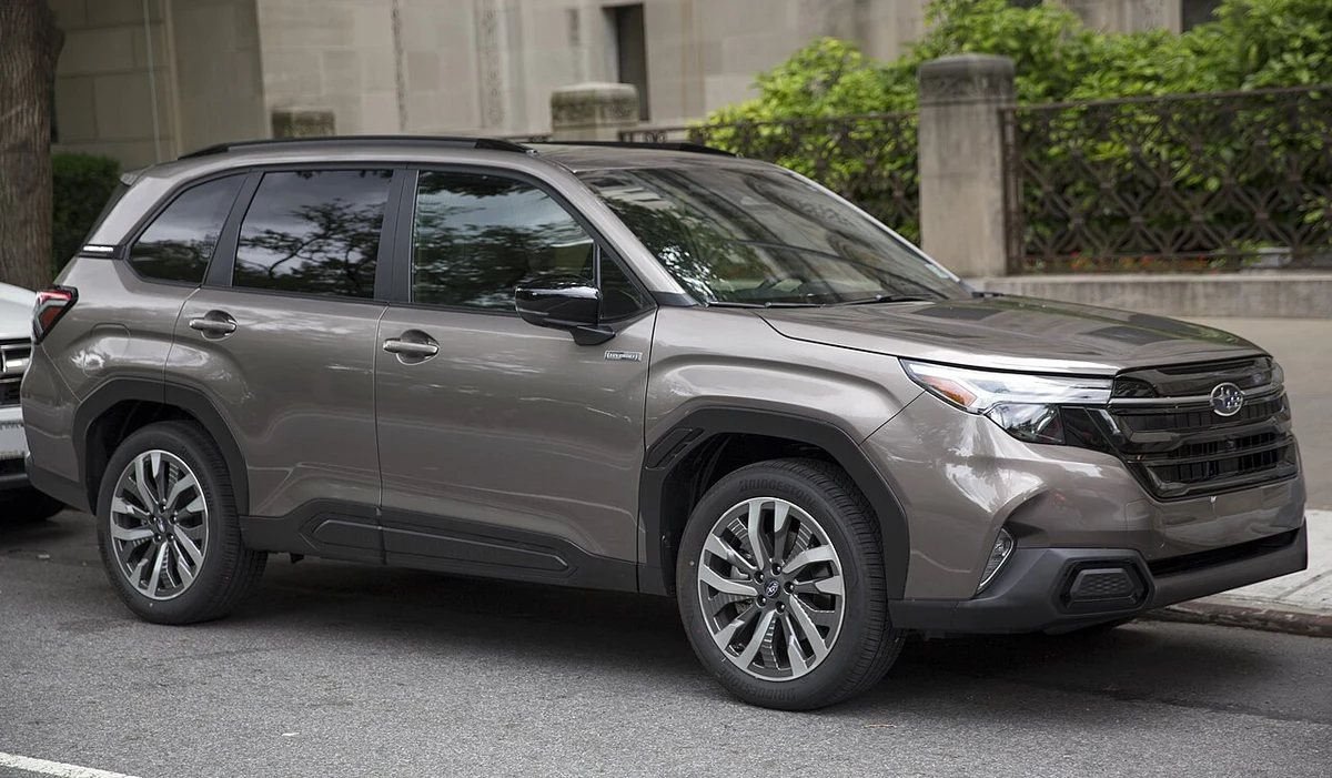 Yeni Subaru Forester e-Boxer İç Mekan ve Kokpit Mimarisi