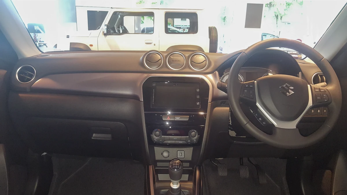 Suzuki Vitara İç Mekan ve Kokpit Tasarımı