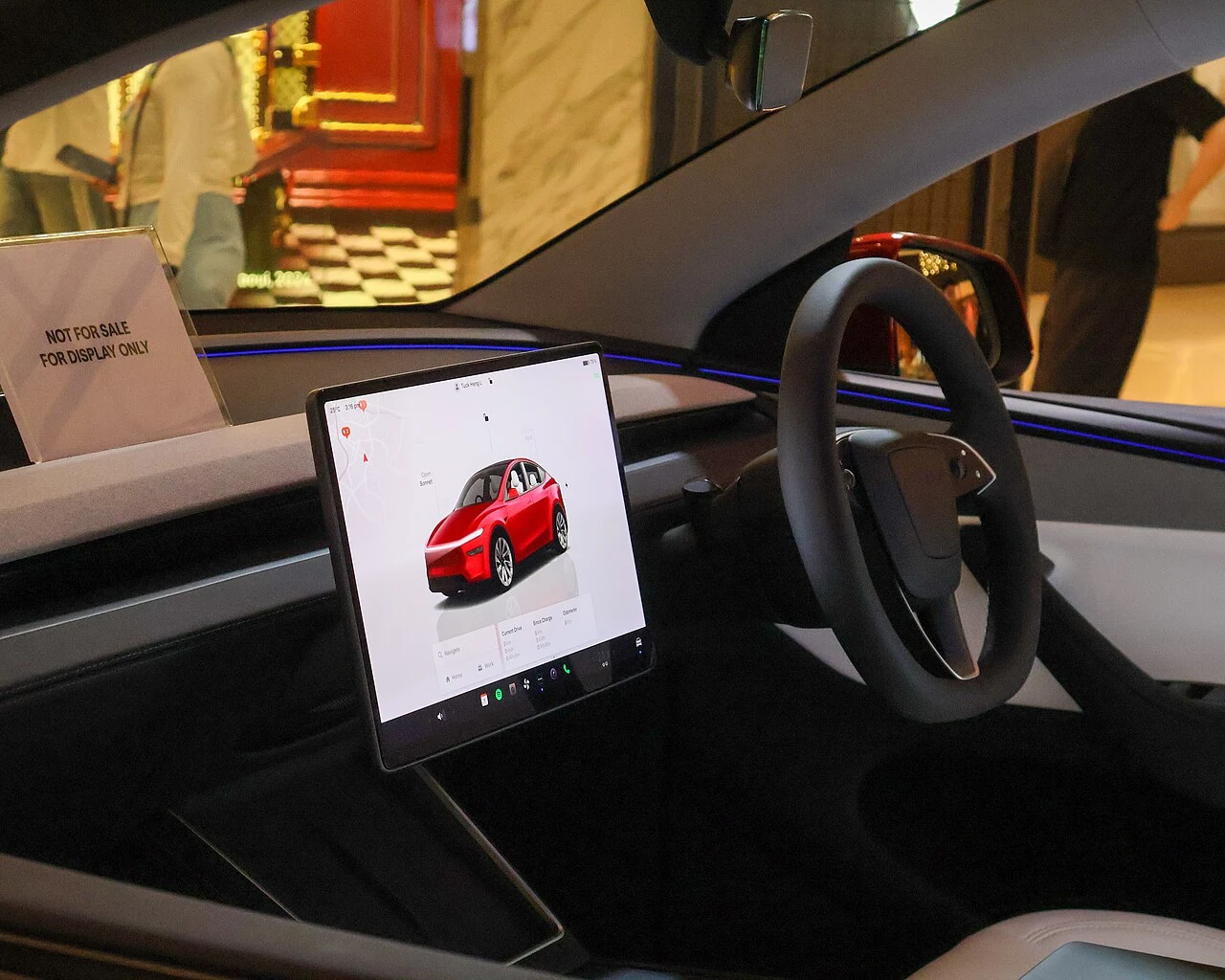 Tesla Model Y İç Mekan ve Kokpit Teknolojisi