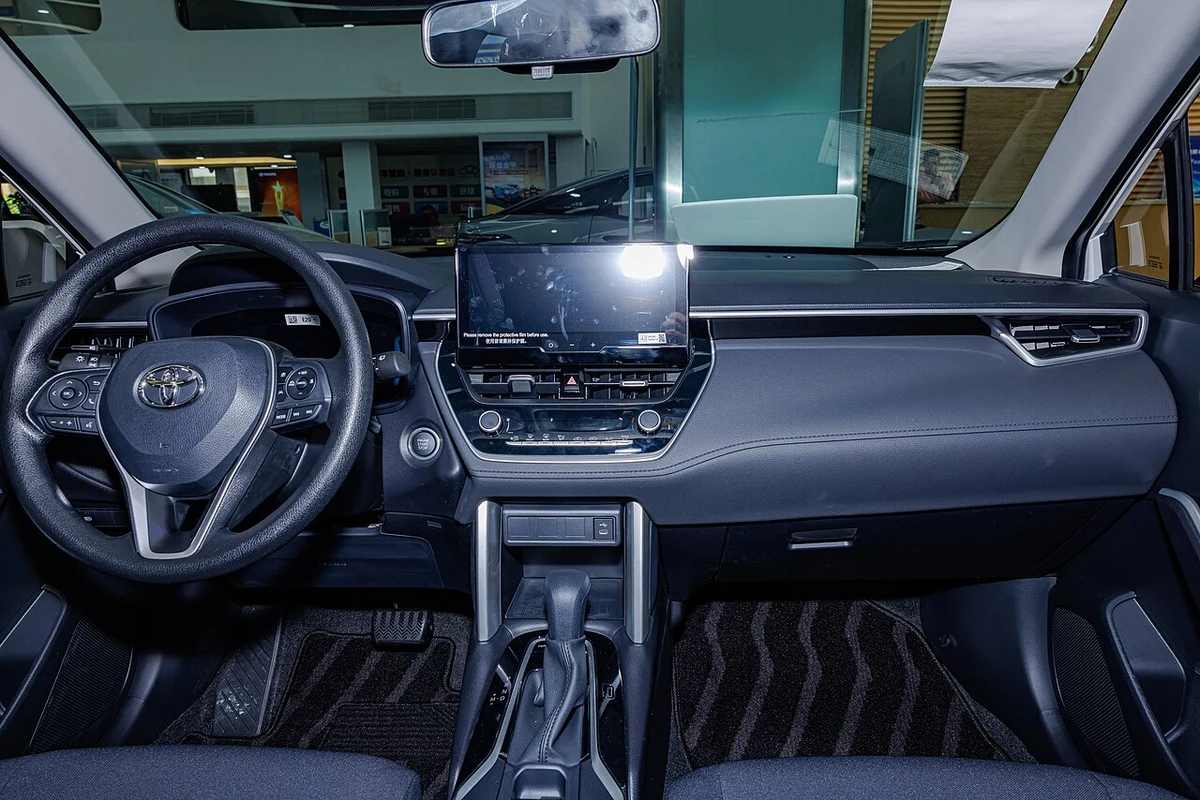 Toyota Corolla Cross Hybrid İç Mekan ve Kokpit Mimarisi